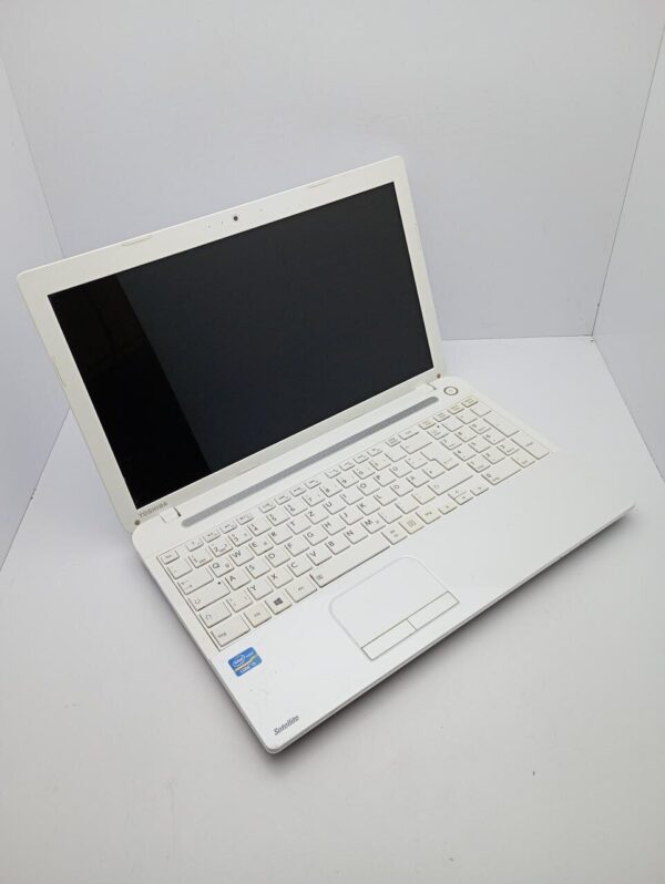 Ноутбук Toshiba C55 / 15.6" (1366x768) TN / Intel Core i5-3230M (2 (4) ядра по 2.6 - 3.2 GHz) / 6 GB DDR3 / 500 GB HDD / Intel HD Graphics 3000 / WebCam - Зображення 3