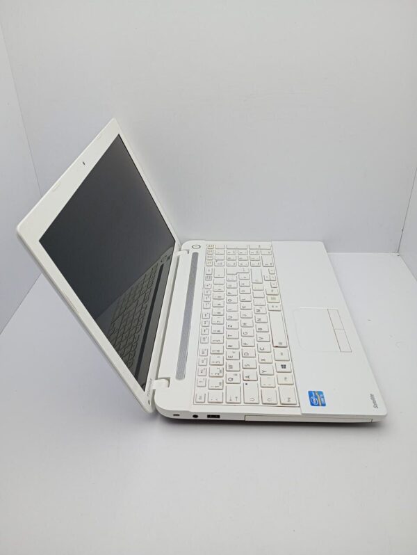 Ноутбук Toshiba C55 / 15.6" (1366x768) TN / Intel Core i5-3230M (2 (4) ядра по 2.6 - 3.2 GHz) / 6 GB DDR3 / 500 GB HDD / Intel HD Graphics 3000 / WebCam - Зображення 5