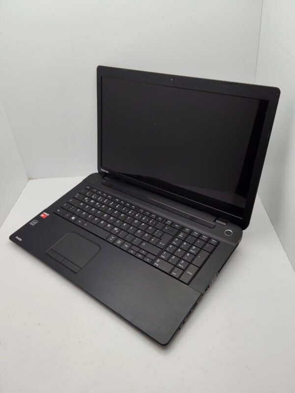 Ноутбук Toshiba C70 / 17.3" (1600x900) TN / AMD A6-6310 (4 ядра по 1.8 - 2.4 GHz) / 8 GB DDR3 / 750 GB HDD / AMD Radeon R4 Graphics / WebCam - Зображення 4
