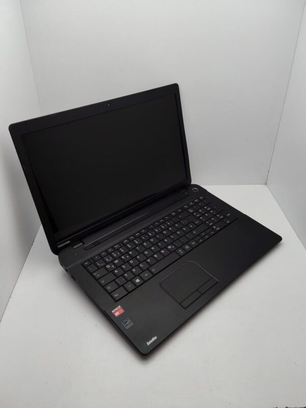 Ноутбук Toshiba C70 / 17.3" (1600x900) TN / AMD A6-6310 (4 ядра по 1.8 - 2.4 GHz) / 8 GB DDR3 / 750 GB HDD / AMD Radeon R4 Graphics / WebCam - Зображення 3