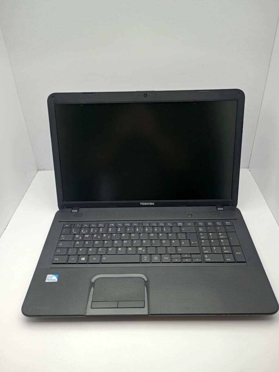 Ноутбук Toshiba C870 / 17.3" (1600x900) TN / Intel Pentium 2020M (2 ядра по 2.4 GHz) / 6 GB DDR3 / 500 GB HDD / Intel HD Graphics / WebCam - Зображення 2