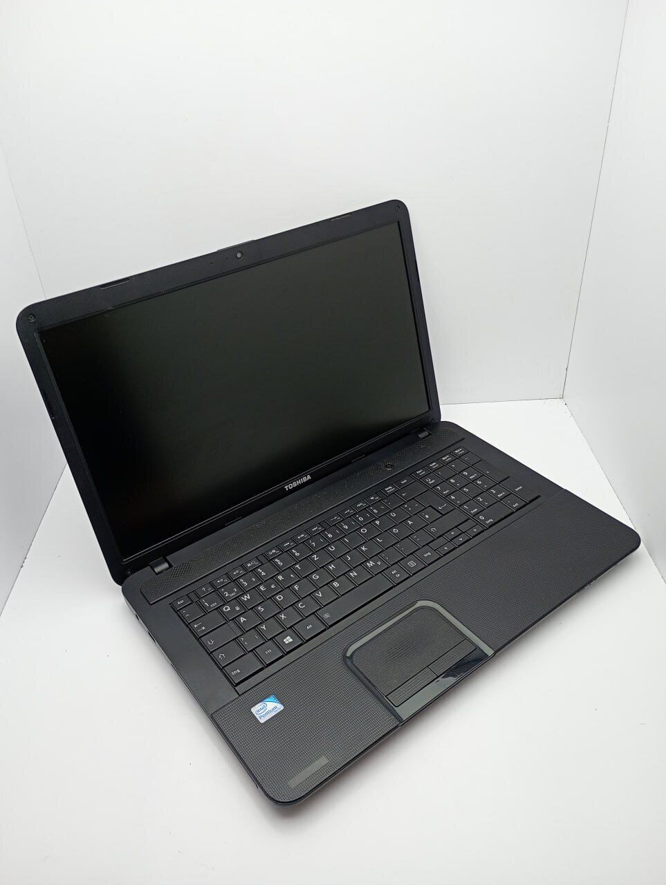 Ноутбук Toshiba C870 / 17.3" (1600x900) TN / Intel Pentium 2020M (2 ядра по 2.4 GHz) / 6 GB DDR3 / 500 GB HDD / Intel HD Graphics / WebCam - Зображення 3