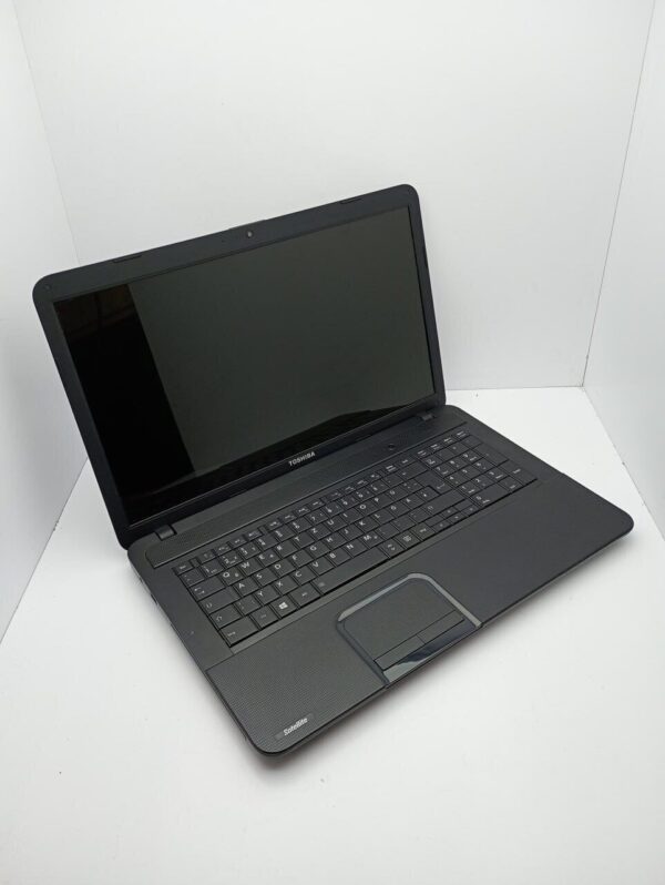 Ноутбук Toshiba C870D / 17.3" (1600x900) TN / AMD E2-1800 (2 ядра по 1.7 GHz) / 8 GB DDR3 / 500 GB HDD / AMD Radeon HD 7340 Graphics / WebCam - Зображення 3