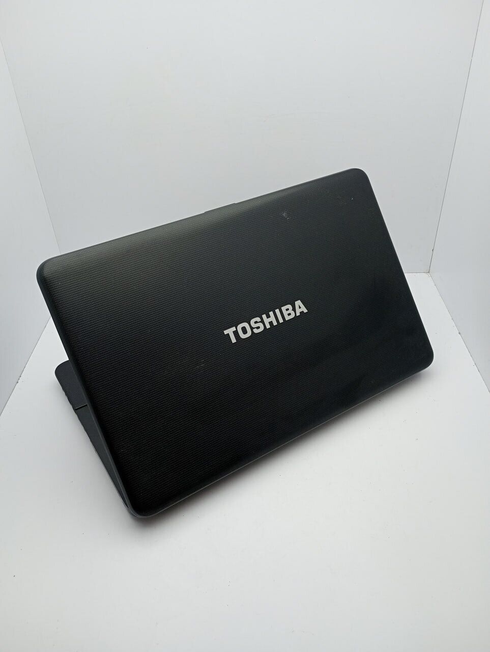 Ноутбук Toshiba C870D / 17.3" (1600x900) TN / AMD E2-1800 (2 ядра по 1.7 GHz) / 8 GB DDR3 / 500 GB HDD / AMD Radeon HD 7340 Graphics / WebCam - Зображення 8