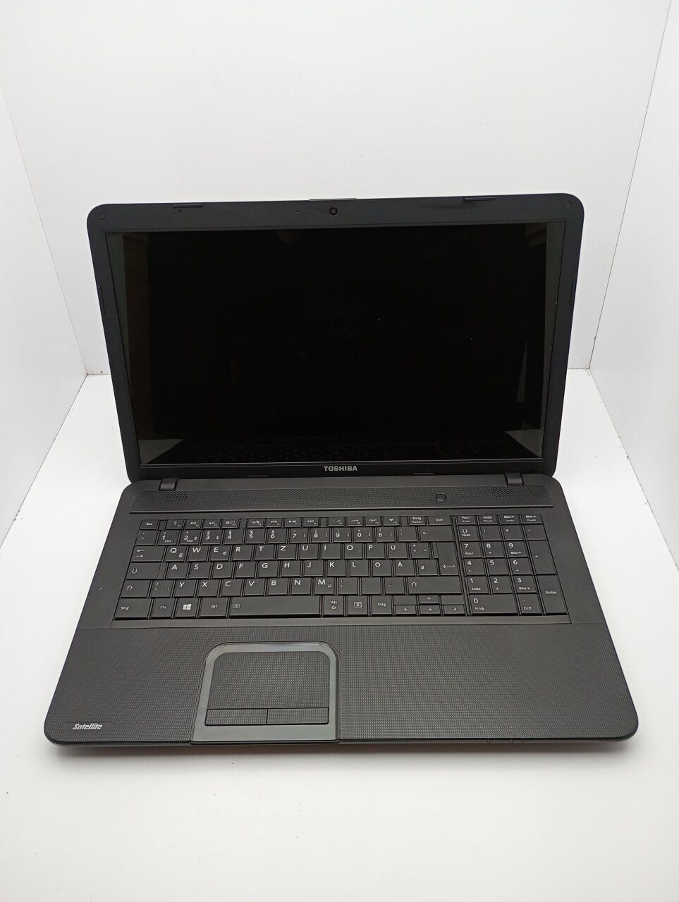 Ноутбук Toshiba C870D / 17.3" (1600x900) TN / AMD E2-1800 (2 ядра по 1.7 GHz) / 8 GB DDR3 / 500 GB HDD / AMD Radeon HD 7340 Graphics / WebCam - Зображення 2