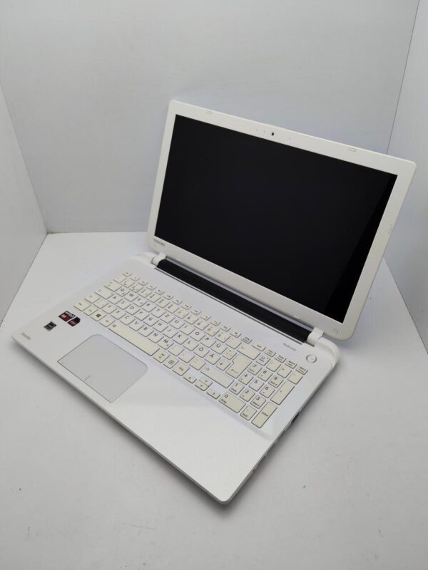 Ноутбук Toshiba L50 / 15.6" (1366x768) TN / AMD A8-6410 (4 ядра по 2.0 - 2.4 GHz) / 8 GB DDR3 / 500 GB HDD / AMD Radeon R5 230, 2 GB GDDR3, 64-bit / WebCam - Зображення 4
