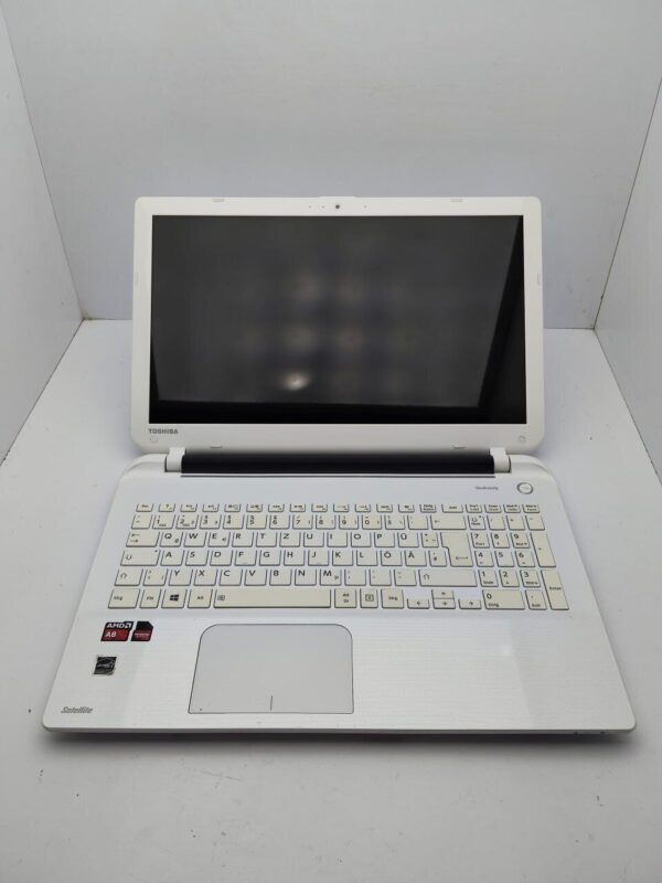 Ноутбук Toshiba L50 / 15.6" (1366x768) TN / AMD A8-6410 (4 ядра по 2.0 - 2.4 GHz) / 8 GB DDR3 / 500 GB HDD / AMD Radeon R5 230, 2 GB GDDR3, 64-bit / WebCam - Зображення 2