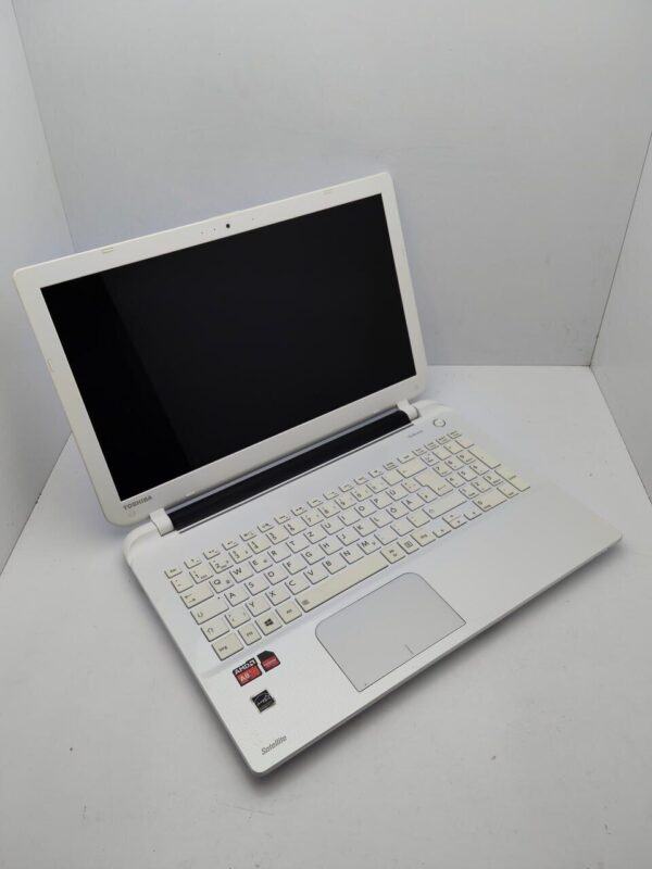 Ноутбук Toshiba L50 / 15.6" (1366x768) TN / AMD A8-6410 (4 ядра по 2.0 - 2.4 GHz) / 8 GB DDR3 / 500 GB HDD / AMD Radeon R5 230, 2 GB GDDR3, 64-bit / WebCam - Зображення 3