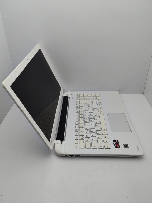 Ноутбук Toshiba L50 / 15.6" (1366x768) TN / AMD A8-6410 (4 ядра по 2.0 - 2.4 GHz) / 8 GB DDR3 / 500 GB HDD / AMD Radeon R5 230, 2 GB GDDR3, 64-bit / WebCam - Зображення 5