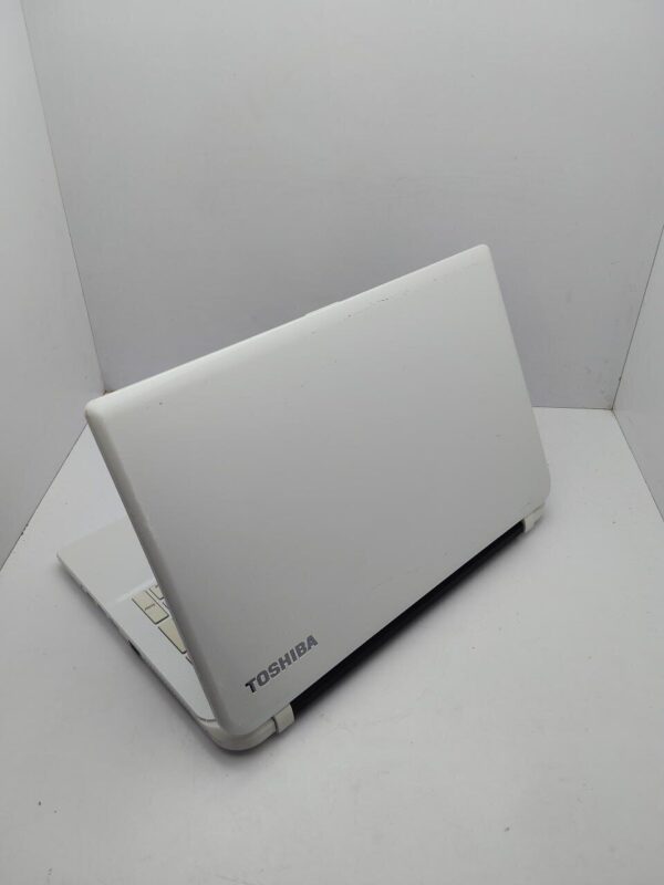 Ноутбук Toshiba L50 / 15.6" (1366x768) TN / AMD A8-6410 (4 ядра по 2.0 - 2.4 GHz) / 8 GB DDR3 / 500 GB HDD / AMD Radeon R5 230, 2 GB GDDR3, 64-bit / WebCam - Зображення 7