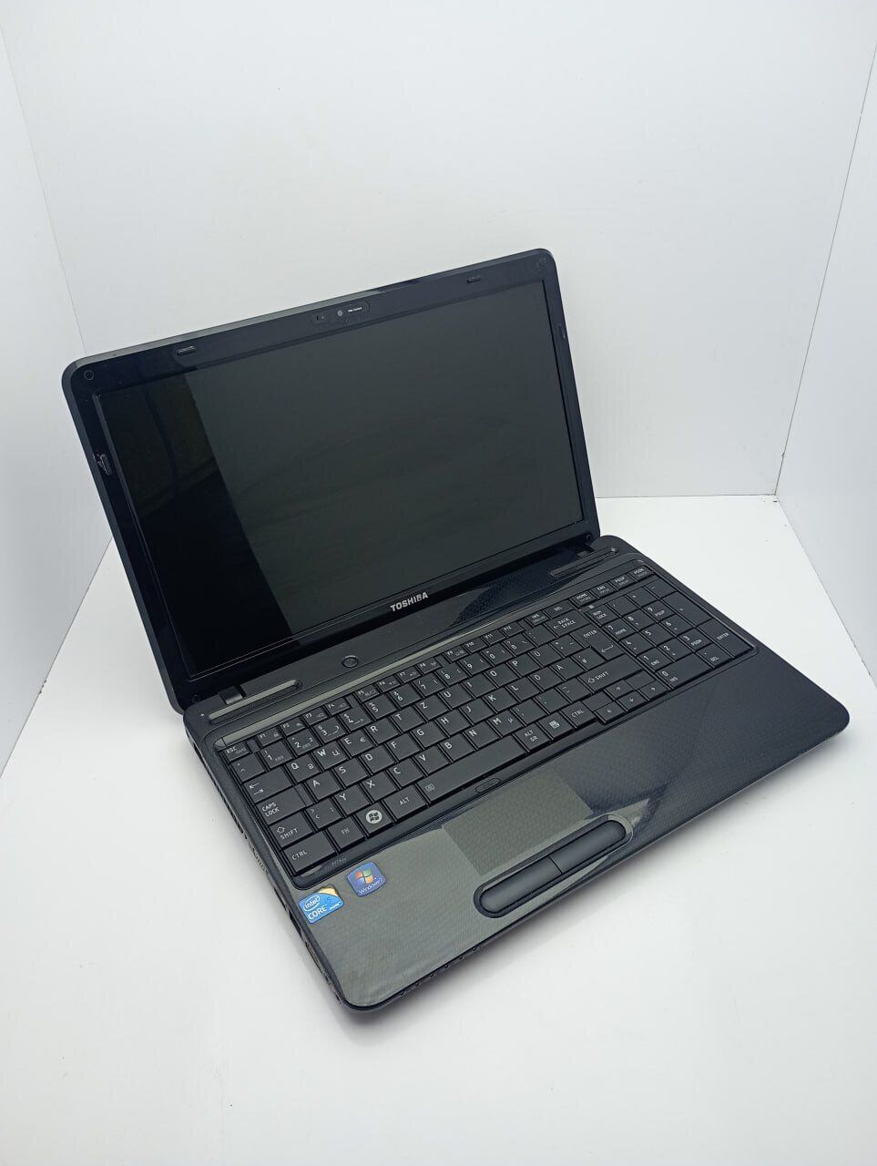 Ноутбук Toshiba L650 / 15.6" (1366x768) TN / Intel Core i5-430M (2 (4) ядра по 2.26 - 2.53 GHz) / 6 GB DDR3 / 500 GB HDD / AMD Radeon HD 5000, 1 GB DDR3, 128-bit / WebCam - Зображення 3