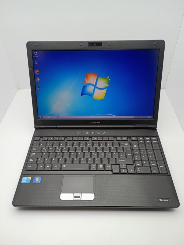 Ноутбук Toshiba P50 / 15.6" (1366x768) TN / Intel Core i5-520M (2 (4) ядра по 2.4 - 2.93 GHz) / 6 GB DDR3 / 1000 GB HDD / Intel HD Graphics / WebCam - Зображення 7