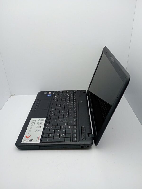 Ноутбук Toshiba Satellite C660 / 15.6" (1366x768) TN / AMD E-300 (2 ядра по 1.3 GHz) / 6 GB DDR3 / 120 GB SSD / AMD Radeon HD 6310 Graphics / WebCam - Зображення 4