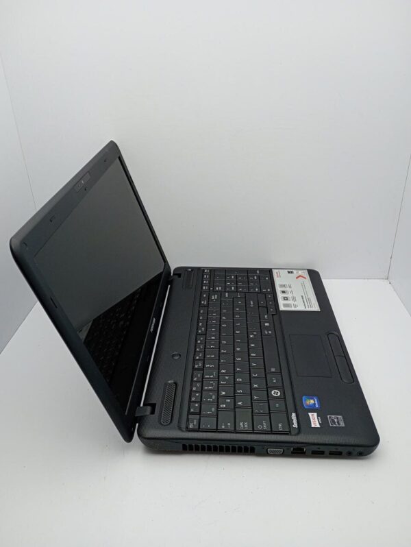 Ноутбук Toshiba Satellite C660 / 15.6" (1366x768) TN / AMD E-300 (2 ядра по 1.3 GHz) / 6 GB DDR3 / 120 GB SSD / AMD Radeon HD 6310 Graphics / WebCam - Зображення 3