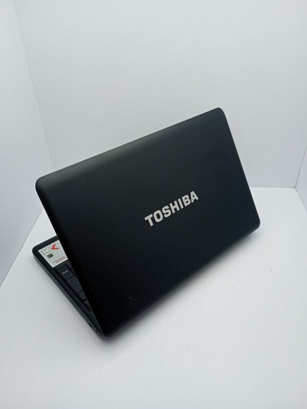 Ноутбук Toshiba Satellite C660 / 15.6" (1366x768) TN / AMD E-300 (2 ядра по 1.3 GHz) / 6 GB DDR3 / 120 GB SSD / AMD Radeon HD 6310 Graphics / WebCam - Зображення 8