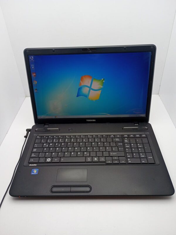 Ноутбук Toshiba Satellite C670 / 17.3" (1600x900) TN / AMD E-450 (2 ядра по 1.6 GHz) / 6 GB DDR3 / 120 GB SSD / AMD Radeon HD 6320 Graphics / WebCam - Зображення 7