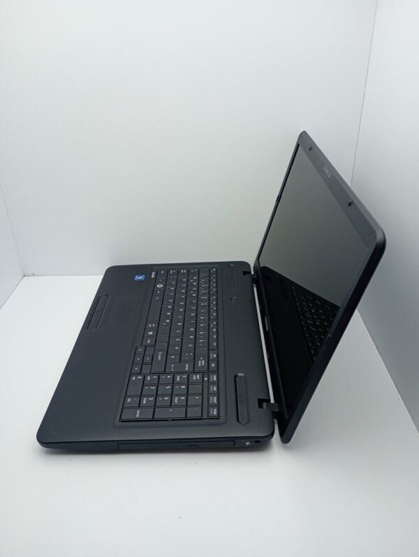 Ноутбук Toshiba Satellite C670 / 17.3" (1600x900) TN / AMD E-450 (2 ядра по 1.6 GHz) / 6 GB DDR3 / 120 GB SSD / AMD Radeon HD 6320 Graphics / WebCam - Зображення 6