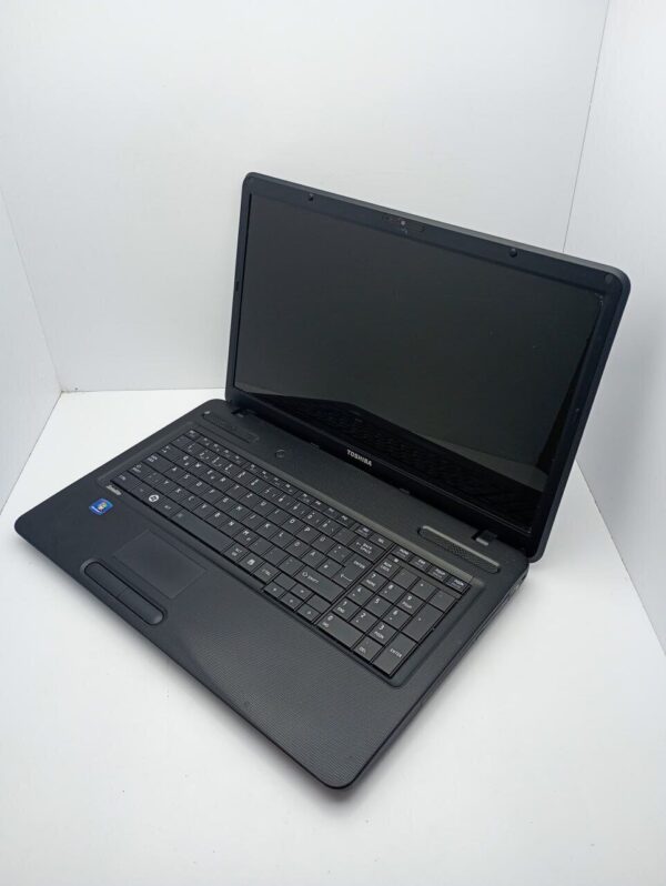 Ноутбук Toshiba Satellite C670 / 17.3" (1600x900) TN / AMD E-450 (2 ядра по 1.6 GHz) / 6 GB DDR3 / 120 GB SSD / AMD Radeon HD 6320 Graphics / WebCam - Зображення 4