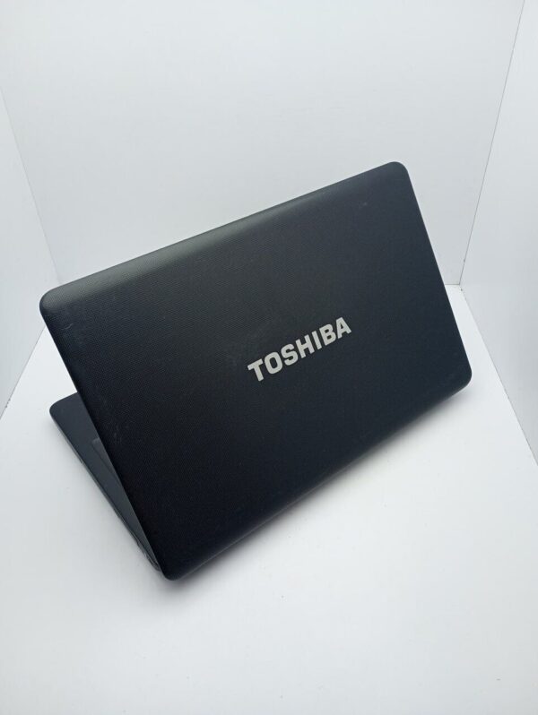 Ноутбук Toshiba Satellite C670 / 17.3" (1600x900) TN / AMD E-450 (2 ядра по 1.6 GHz) / 6 GB DDR3 / 120 GB SSD / AMD Radeon HD 6320 Graphics / WebCam - Зображення 8