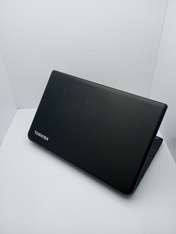 Ноутбук Toshiba Satellite C70 / 15.6" (1600x900) TN / AMD A6-5200 (4 ядра по 2 GHz) / 6 GB DDR3 / 320 GB HDD / ATI Radeon HD 8400 / Web-cam / HDMI / USB 3.0 - Зображення 7