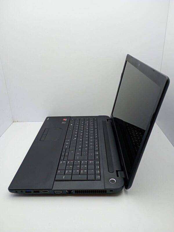 Ноутбук Toshiba Satellite C70 / 15.6" (1600x900) TN / AMD A6-5200 (4 ядра по 2 GHz) / 6 GB DDR3 / 320 GB HDD / ATI Radeon HD 8400 / Web-cam / HDMI / USB 3.0 - Зображення 4