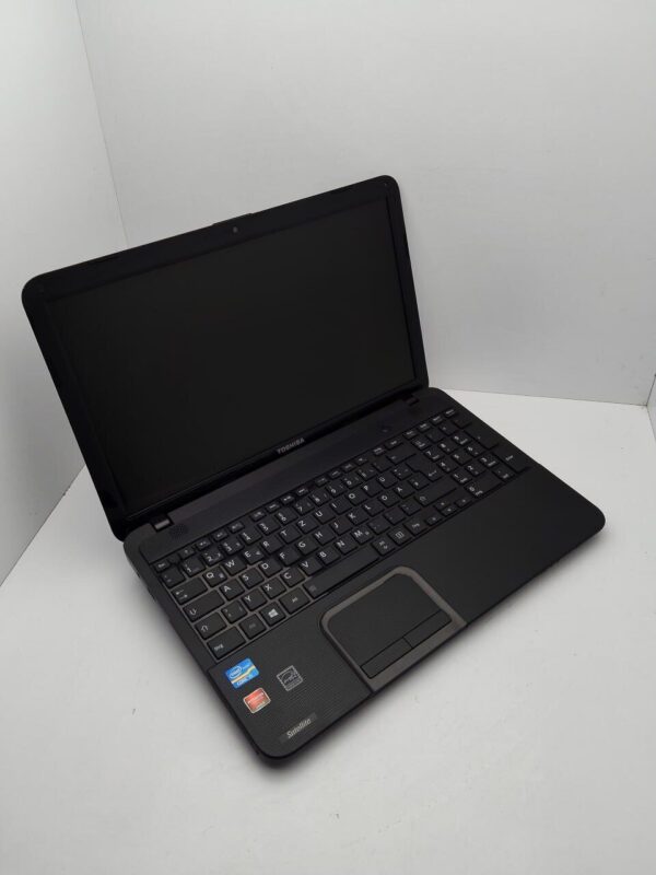 Ноутбук Toshiba Satellite C855 / 15.6" (1366x768) TN / Intel Core i5-3230M (2 (4) ядра по 2.6 - 3.2 GHz) / 6 GB DDR3 / 500 GB HDD / AMD Radeon HD 7600M / WebCam - Зображення 3