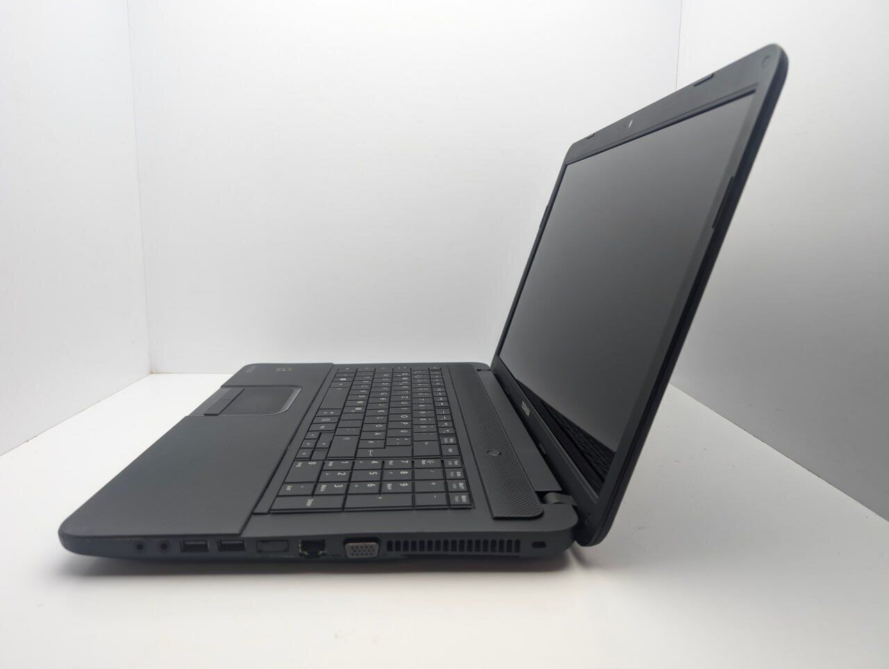 Ноутбук Toshiba Satellite C870D / 17.3" (1600x900) TN / AMD E1-1200 (2 ядра по 1.4 GHz) / 6 GB DDR3 / 500 GB HDD / AMD Radeon HD 7310 / WebCam - Зображення 6