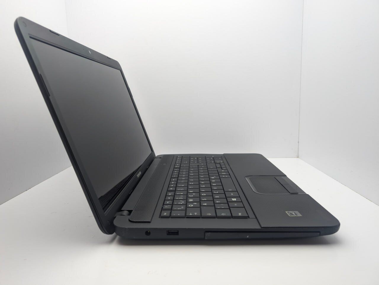 Ноутбук Toshiba Satellite C870D / 17.3" (1600x900) TN / AMD E1-1200 (2 ядра по 1.4 GHz) / 6 GB DDR3 / 500 GB HDD / AMD Radeon HD 7310 / WebCam - Зображення 5
