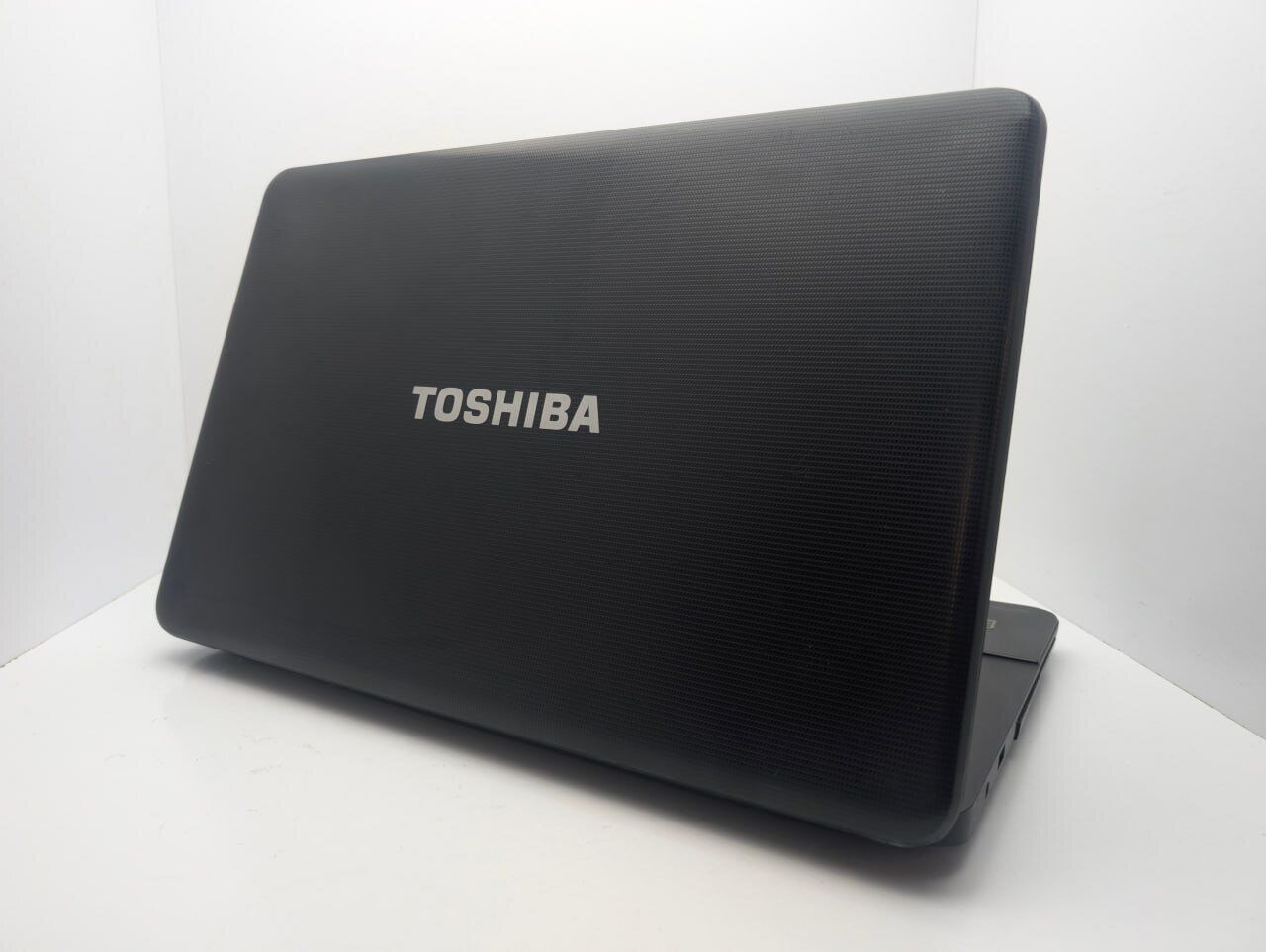 Ноутбук Toshiba Satellite C870D / 17.3" (1600x900) TN / AMD E1-1200 (2 ядра по 1.4 GHz) / 6 GB DDR3 / 500 GB HDD / AMD Radeon HD 7310 / WebCam - Зображення 8