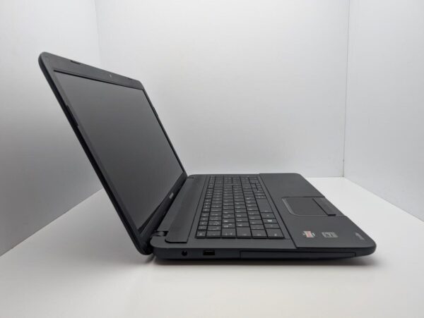 Ноутбук Toshiba Satellite C870d / 17.3" (1600x900) TN / AMD E2-1800 (2 ядра по 1.7 GHz) / 6 GB DDR3 / 500 GB HDD / AMD Radeon HD 7340 Graphics / WebCam - Зображення 5