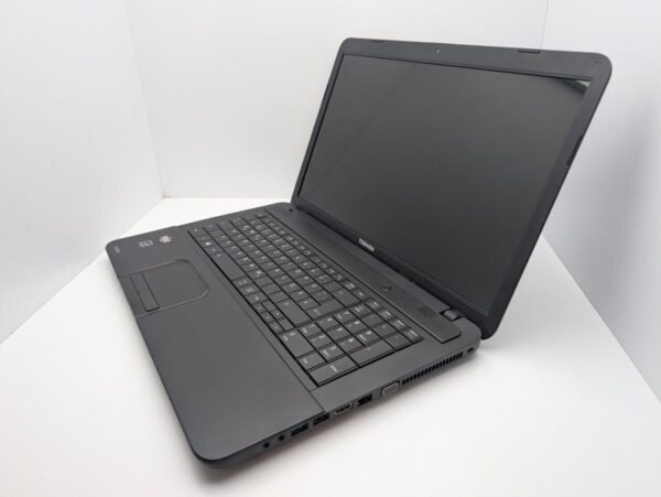 Ноутбук Toshiba Satellite C870d / 17.3" (1600x900) TN / AMD E2-1800 (2 ядра по 1.7 GHz) / 6 GB DDR3 / 500 GB HDD / AMD Radeon HD 7340 Graphics / WebCam - Зображення 4