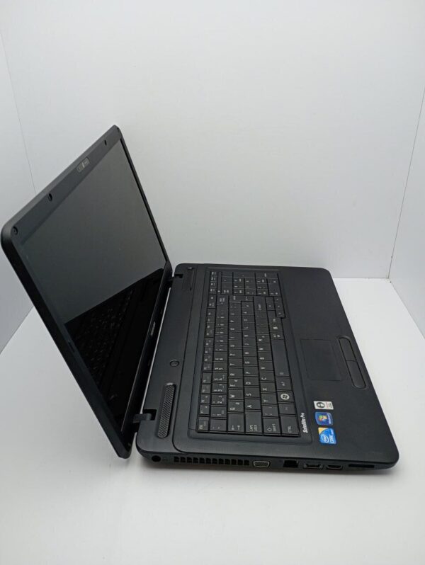 Ноутбук Toshiba Satellite L670 / 17.3" (1600x900) TN / Intel Core i3-350M (2 (4) ядра по 2.26 GHz) / 6 GB DDR3 / 320 GB HDD / Intel HD Graphics / WebCam - Зображення 3