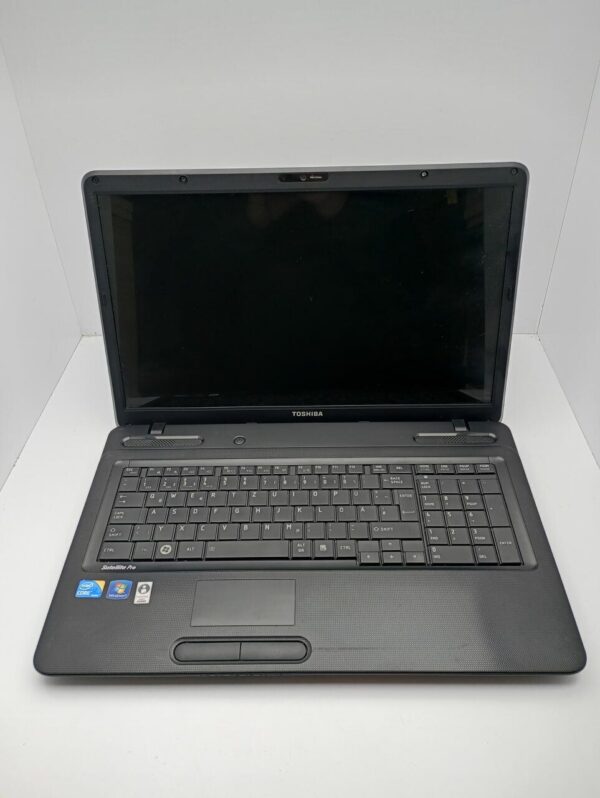 Ноутбук Toshiba Satellite L670 / 17.3" (1600x900) TN / Intel Core i3-350M (2 (4) ядра по 2.26 GHz) / 6 GB DDR3 / 320 GB HDD / Intel HD Graphics / WebCam - Зображення 2