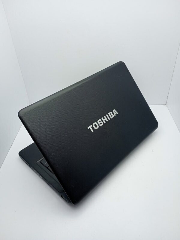 Ноутбук Toshiba Satellite L670 / 17.3" (1600x900) TN / Intel Core i3-350M (2 (4) ядра по 2.26 GHz) / 6 GB DDR3 / 320 GB HDD / Intel HD Graphics / WebCam - Зображення 8