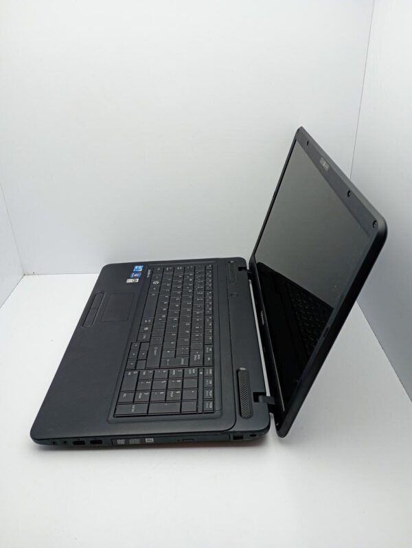 Ноутбук Toshiba Satellite L670 / 17.3" (1600x900) TN / Intel Core i3-350M (2 (4) ядра по 2.26 GHz) / 6 GB DDR3 / 320 GB HDD / Intel HD Graphics / WebCam - Зображення 4