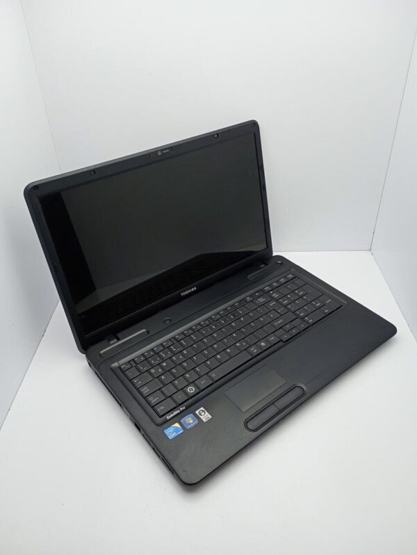 Ноутбук Toshiba Satellite L670 / 17.3" (1600x900) TN / Intel Core i3-350M (2 (4) ядра по 2.26 GHz) / 6 GB DDR3 / 320 GB HDD / Intel HD Graphics / WebCam - Зображення 5