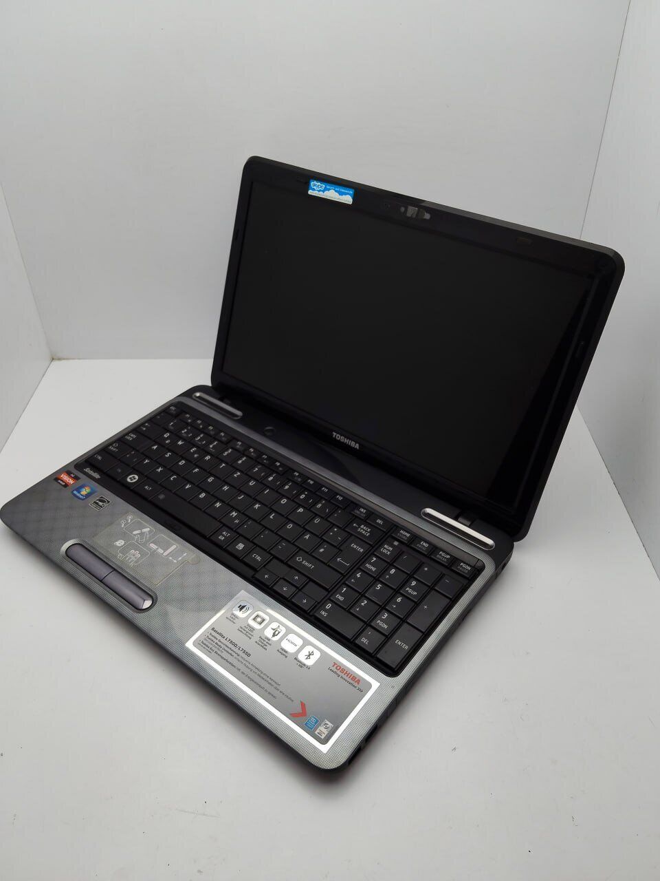 Ноутбук Toshiba Satellite L750 / 15.6" (1366x768) TN / AMD A6-3420M (2 (4) ядра по 1.5 - 2.4 GHz) / 6 GB DDR3 / 750 GB HDD / AMD Radeon HD 6520G Graphics / WebCam - Зображення 4