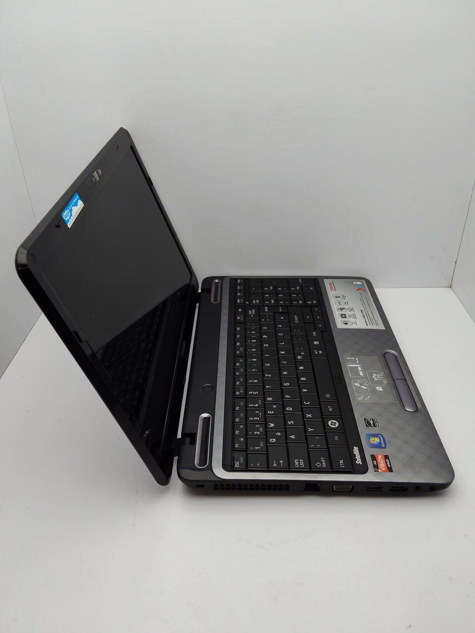 Ноутбук Toshiba Satellite L750 / 15.6" (1366x768) TN / AMD A6-3420M (2 (4) ядра по 1.5 - 2.4 GHz) / 6 GB DDR3 / 750 GB HDD / AMD Radeon HD 6520G Graphics / WebCam - Зображення 5