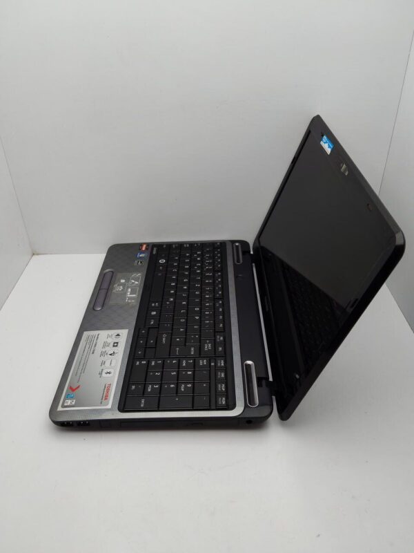 Ноутбук Toshiba Satellite L750 / 15.6" (1366x768) TN / AMD A6-3420M (2 (4) ядра по 1.5 - 2.4 GHz) / 6 GB DDR3 / 750 GB HDD / AMD Radeon HD 6520G Graphics / WebCam - Зображення 6