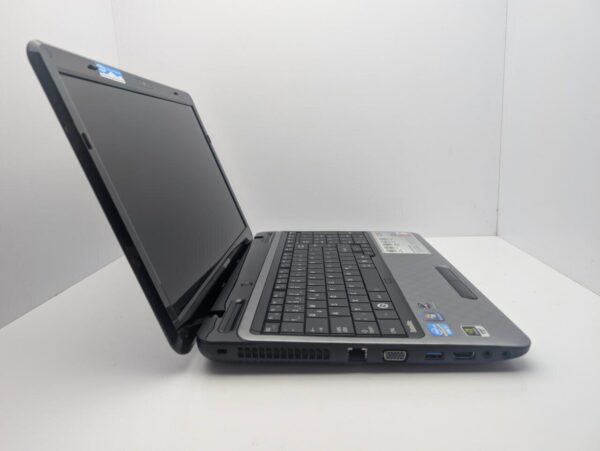 Ноутбук Toshiba Satellite L750 / 15.6" (1366x768) TN / Intel Core i3-2310M (2 (4) ядра по 2.1 GHz) / 6 GB DDR3 / 500 GB HDD / nVidia GeForce GT 525M, 1 GB DDR3, 128-bit / WebCam / HDMI - Зображення 5