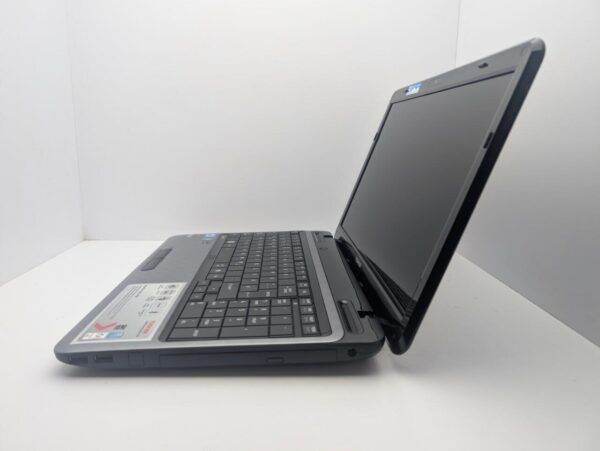 Ноутбук Toshiba Satellite L750 / 15.6" (1366x768) TN / Intel Core i3-2310M (2 (4) ядра по 2.1 GHz) / 6 GB DDR3 / 500 GB HDD / nVidia GeForce GT 525M, 1 GB DDR3, 128-bit / WebCam / HDMI - Зображення 6
