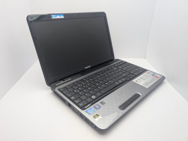 Ноутбук Toshiba Satellite L750 / 15.6" (1366x768) TN / Intel Core i3-2310M (2 (4) ядра по 2.1 GHz) / 6 GB DDR3 / 500 GB HDD / nVidia GeForce GT 525M, 1 GB DDR3, 128-bit / WebCam / HDMI - Зображення 3