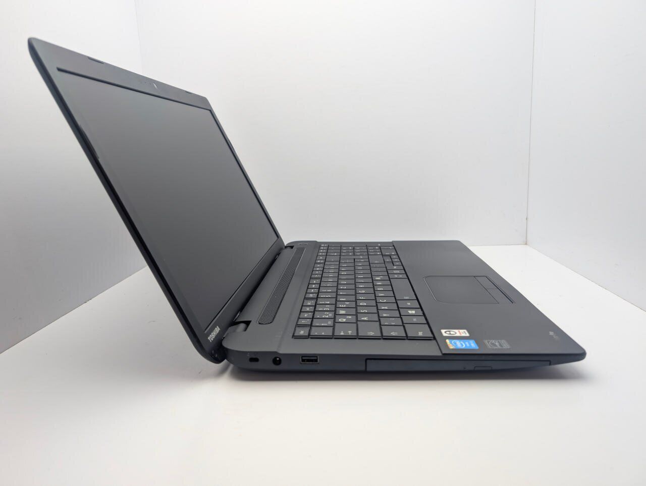 Ноутбук Toshiba Satellite PRO C70-B / 17.3" (1600x900) TN / Intel Core i3-4005U (2 (4) ядра по 1.7 GHz) / 6 GB DDR3 / 500 GB HDD / Intel HD Graphics 4400 / WebCam - Зображення 5