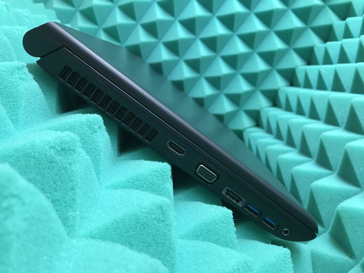 Ноутбук Toshiba Tecra A50-A / 15.6" (1366x768) TN / Intel Core i5-4200M (2 (4) ядра по 2.5 - 3.1 GHz) / 8 GB DDR3 / 120 GB SSD / Intel HD Graphics 4600 / WebCam / DVD-RW / USB 3.0 / HDMI - Зображення 7