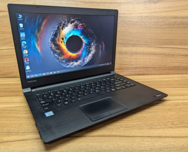 Ноутбук Toshiba Tecra C40-D / 14" (1366x768) TN / Intel Core i5-7200U (2 (4) ядра по 2.5 - 3.1 GHz) / 8 GB DDR3 / 240 GB SSD / Intel HD Graphics 620 / HDMI / Windows 10 - Зображення 4