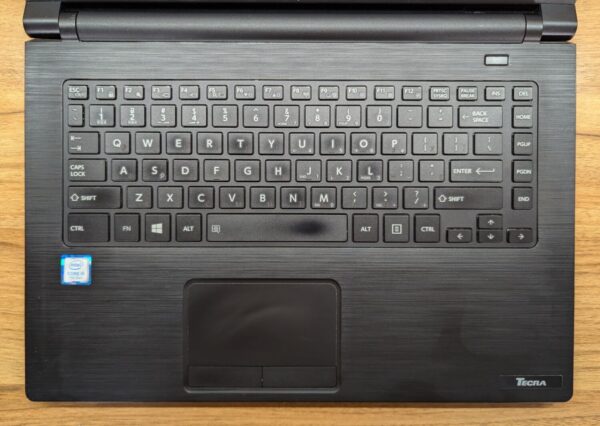 Ноутбук Toshiba Tecra C40-D / 14" (1366x768) TN / Intel Core i5-7200U (2 (4) ядра по 2.5 - 3.1 GHz) / 8 GB DDR3 / 240 GB SSD / Intel HD Graphics 620 / HDMI / Windows 10 - Зображення 3