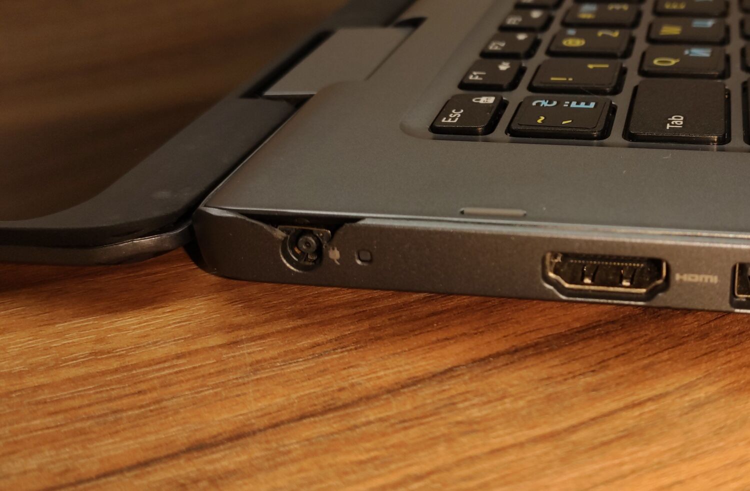 Ноутбук Б-клас Dell Inspiron 14 5481 / 14" (1366x768) TN Touch / Intel Core i5-8265U (4 (8) ядра по 1.6 - 3.9 GHz) / 16 GB DDR4 / 480 GB SSD / Intel UHD Graphics for 8th Generation / WebCam - Зображення 7