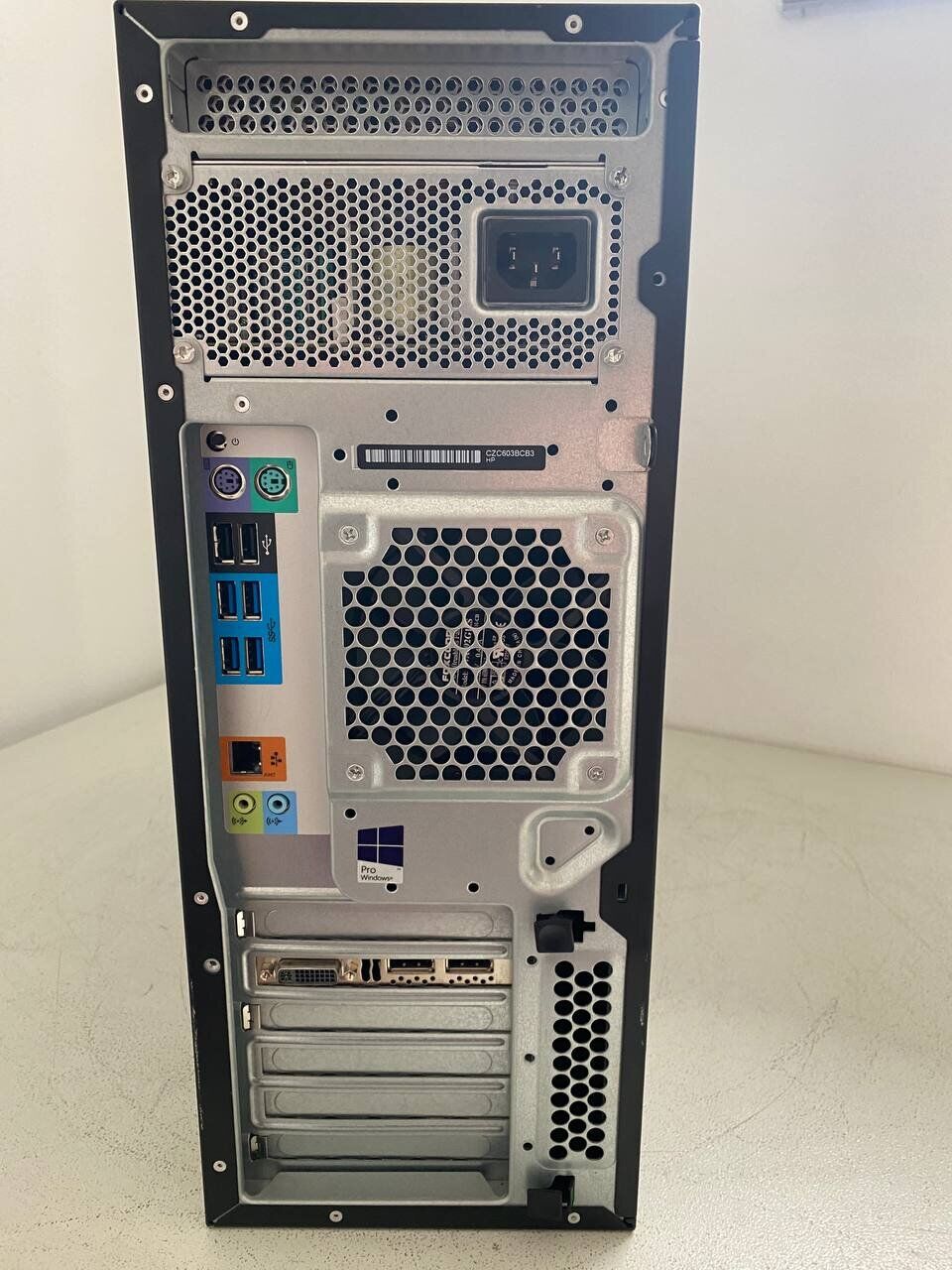Робоча станція HP Z440 Workstation Tower / Intel Xeon E5-2683 v3 (14 (28) ядер по 2.0 - 3.0 GHz) / 32 GB DDR4 / 240 GB SSD / nVidia Quadro K4000, 3 GB GDDR5, 192-bit / DVD-ROM / DisplayPort - Зображення 4