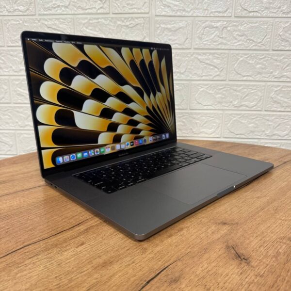 Ультрабук Apple MacBook Pro 16 2019 A2141 / 16" (3072x1920) IPS / Intel Core i9-9980HK (8 (16) ядер по 2.4 - 5.0 GHz) / 16 GB DDR4 / 1000 GB SSD / AMD Radeon Pro 5500M, 8 GB GDDR6, 128-bit / WebCam / MacOS - Зображення 4