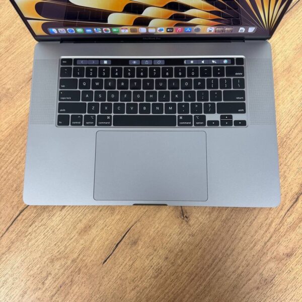 Ультрабук Apple MacBook Pro 16 2019 A2141 / 16" (3072x1920) IPS / Intel Core i9-9980HK (8 (16) ядер по 2.4 - 5.0 GHz) / 16 GB DDR4 / 1000 GB SSD / AMD Radeon Pro 5500M, 8 GB GDDR6, 128-bit / WebCam / MacOS - Зображення 7